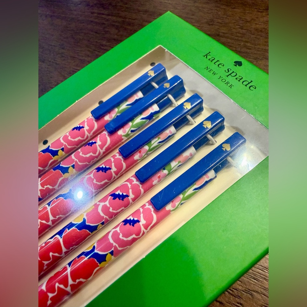 NWT! ♠️ Kate Spade 5-pen ink set. New, unopened packaging